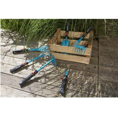 Сапка ручна Gardena Combisystem 3 зубця 6,5 см(08915-20.000.00) Сапка ручна Gardena Combisystem 3 зубця 6,5 см(08915-20.000.00)