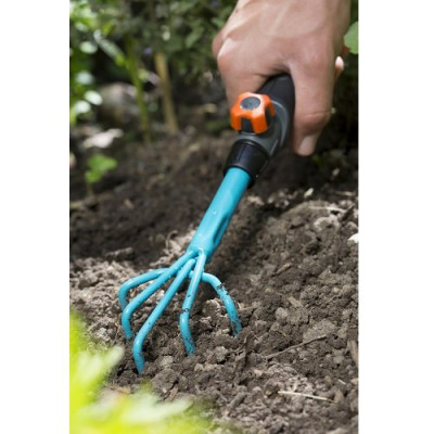 Прополювач ручний GARDENA Combisystem 7 см 5 зубів(08923-20.000.00) Прополювач ручний GARDENA Combisystem 7 см 5 зубів(08923-20.000.00)