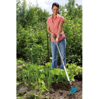 Сапка фигурная Gardena Combisystem 3 зубца 9 см Сапка фигурная Gardena Combisystem 3 зубца 9 см