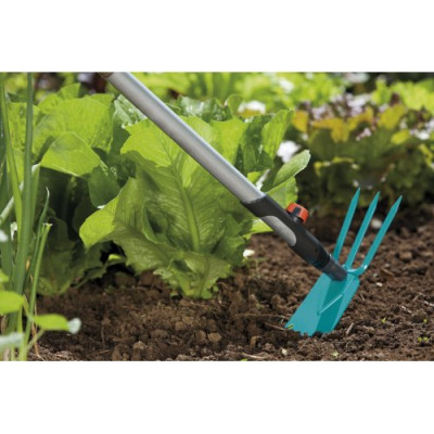 Сапка фигурная Gardena Combisystem 3 зубца 9 см Сапка фигурная Gardena Combisystem 3 зубца 9 см