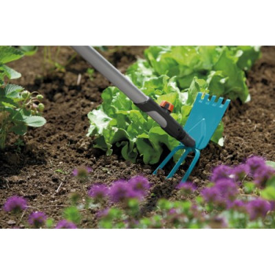 Сапка фигурная Gardena Combisystem 3 зубца 9 см Сапка фигурная Gardena Combisystem 3 зубца 9 см