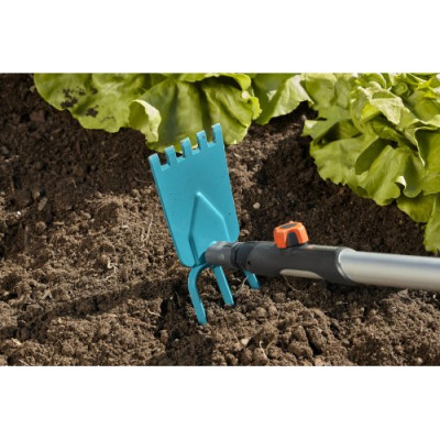 Сапка фигурная Gardena Combisystem 3 зубца 9 см Сапка фигурная Gardena Combisystem 3 зубца 9 см