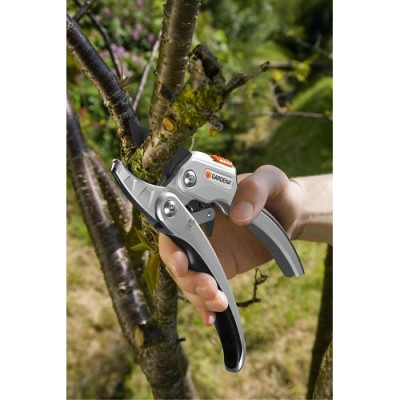 Секатор Gardena SmartCut з храповим механізмом (08798-20.000.00) Секатор Gardena SmartCut з храповим механізмом (08798-20.000.00)