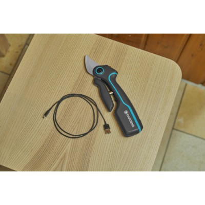 Секатор акумуляторний Gardena AssistCut 25 мм(12222-20.000.00) Секатор акумуляторний Gardena AssistCut 25 мм(12222-20.000.00)