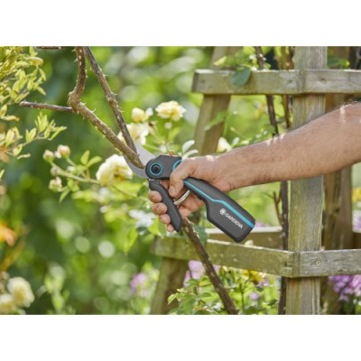 Секатор акумуляторний Gardena AssistCut 25 мм(12222-20.000.00) Секатор акумуляторний Gardena AssistCut 25 мм(12222-20.000.00)