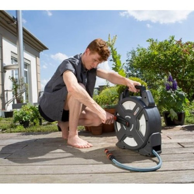 Катушка со шлангом Gardena 18400 + комплект для подключения Катушка со шлангом Gardena 18400 + комплект для подключения