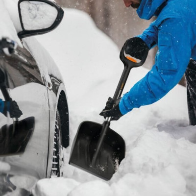 Телескопічна автомобільна лопата для снігу Fiskars X-series ™ 1057187 Телескопічна автомобільна лопата для снігу Fiskars X-series ™ 1057187