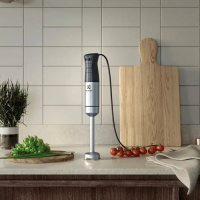 Погружной блендер Electrolux E5HB2-8SS