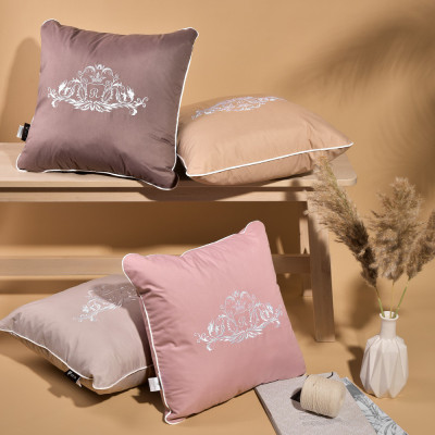 Подушка ROYAL з вишивкою ТМ IDEIA 45х45 см пудра ( 8-11131*003 ) Подушка ROYAL з вишивкою ТМ IDEIA 45х45 см пудра ( 8-11131*003 )