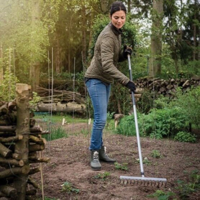Граблі садові полегшені металеві Fiskars Ergonomic ™ 135510 (1000652)