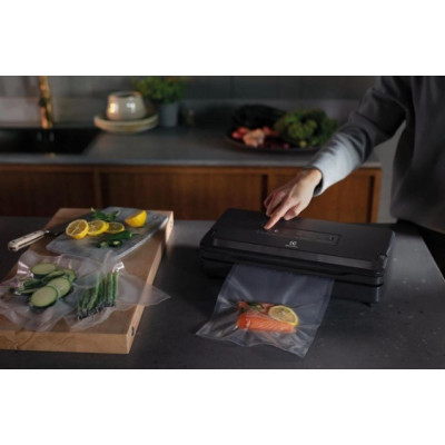 Вакуумний пакувальник Electrolux E6VS1-6AG
