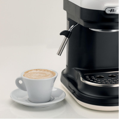Кавоварка еспресо Ariete 1318 Black/White