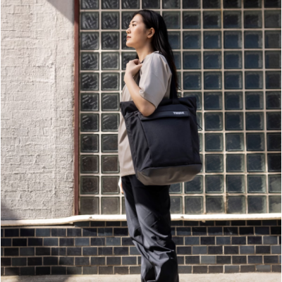 Сумка Thule Paramount Crossbody Tote 22L PARATB-3116 Black Сумка Thule Paramount Crossbody Tote 22L PARATB-3116 Black