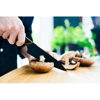 Кухонный нож Fiskars Santoku Edge поварской азиатский 17 см Black 1003097