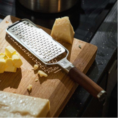 Тертка велика Fiskars Norden (1065244) Тертка велика Fiskars Norden (1065244)