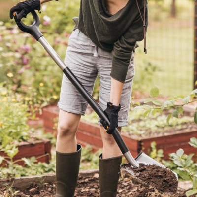 Лопата з заокругленим лезом Fiskars Ergonomic (1066710)
