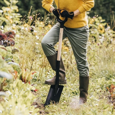 Лопата пряма з дерев'яною ручкою Fiskars Solid™ (1066722)