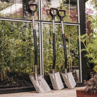 Лопата совкова Fiskars Ergonomic (1066712)