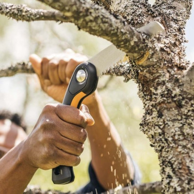 Складная пилка Fiskars Plus™ SW69 (1067553) Складная пилка Fiskars Plus™ SW69 (1067553)