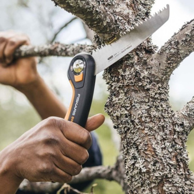 Складная пила Fiskars Plus™ SW68 (1067552) Складная пила Fiskars Plus™ SW68 (1067552)