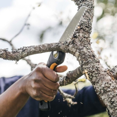 Складная пила Fiskars Plus™ SW68 (1067552) Складная пила Fiskars Plus™ SW68 (1067552)