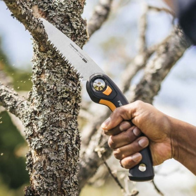 Складная пила Fiskars Plus™ SW68 (1067552) Складная пила Fiskars Plus™ SW68 (1067552)