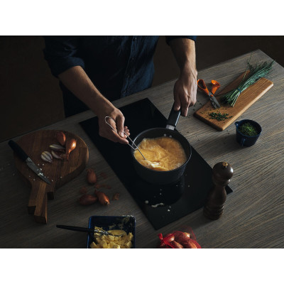 Сотейник Fiskars Hard Face з кришкою 28 см 1052232