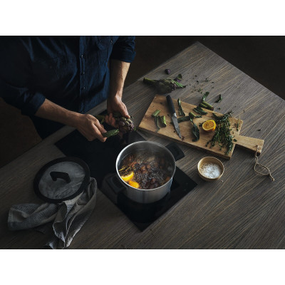Сотейник Fiskars Hard Face з кришкою 28 см 1052232