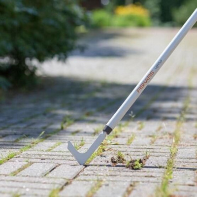 Сапка Fiskars White для прибирання трави між плиткою і бруківкою полегшена 136543 (1019604) Сапка Fiskars White для прибирання трави між плиткою і бруківкою полегшена 136543 (1019604)