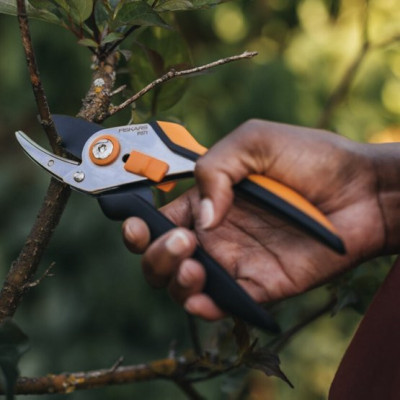 Секатор із ковадлом Fiskars Solid™ (P371) 1057166