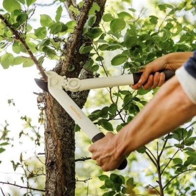 Малий контактний сучкоріз Fiskars White PowerGear ™ L32 1026930