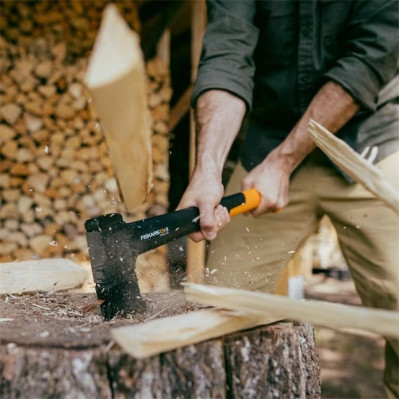 Универсальный топор Fiskars X-series X24 Universal M 1069104 Универсальный топор Fiskars X-series X24 Universal M 1069104