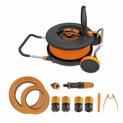 Котушка зі шлангом Fiskars M 1/2" (13мм) L-20м з набором аксесуарів (1023643) Котушка зі шлангом Fiskars M 1/2" (13мм) L-20м з набором аксесуарів (1023643)